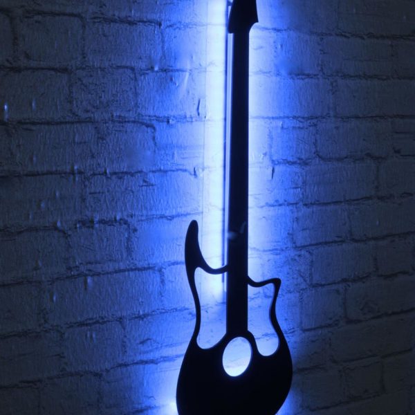 LED svetlo na stenu Gitara